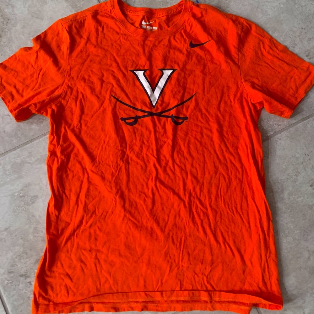 UVA t-shirt. Great for students
